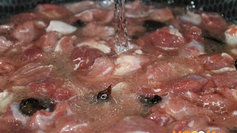 говядина, тушенная с черносливом