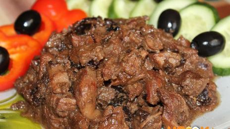 говядина, тушенная с черносливом