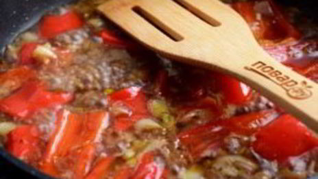 индейка в красном соусе