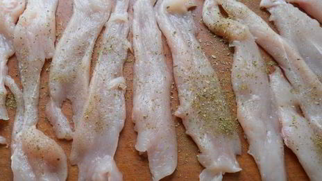 крученая курица в гранатовом соусе наршараб жареная на сковороде