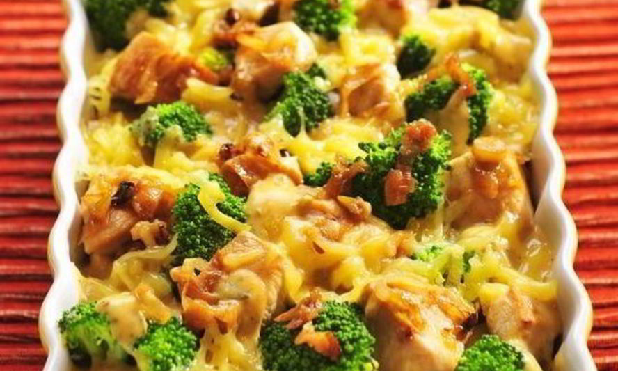 Рецепт куриного филе и брокколи, запеченные под сливочным соусом