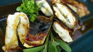 Куриные грудки сальтимбокка