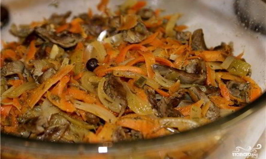 Рецепт куриных сердечек с морковью