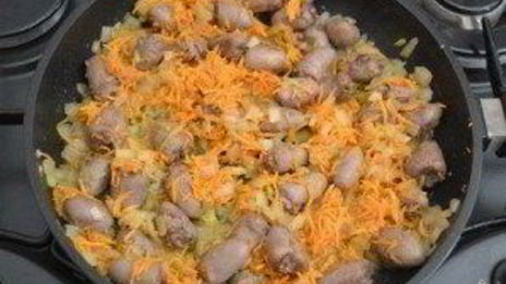 куриные сердечки, тушеные в сметане