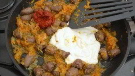 куриные сердечки, тушеные в сметане