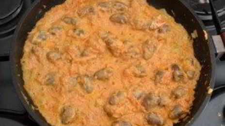 куриные сердечки, тушеные в сметане