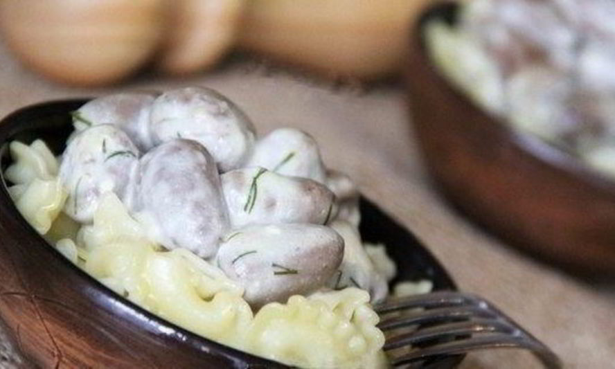 Рецепт куриных сердечек в сырном соусе