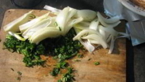 курица на костре в фольге