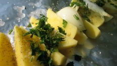 курица на костре в фольге