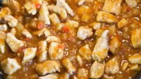 курица с ананасами на сковороде