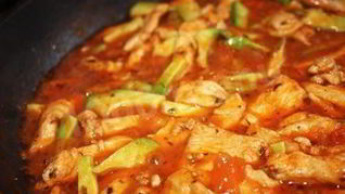 Курица с апельсинами авокадо кабачками миндалем