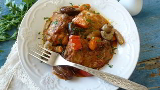 Курица с финиками