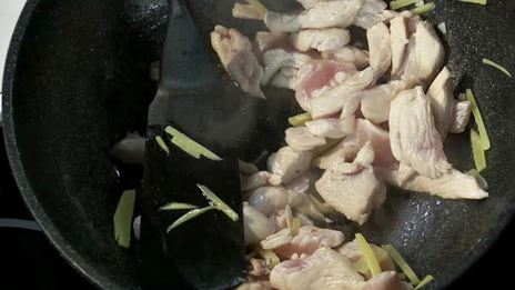 курица с рисовой лапшой