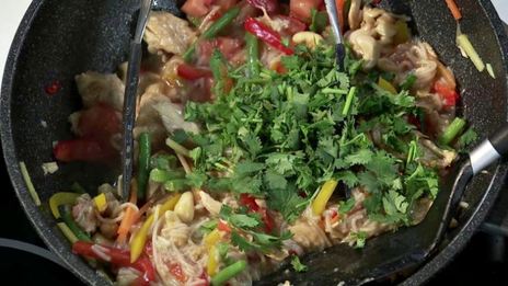 курица с рисовой лапшой