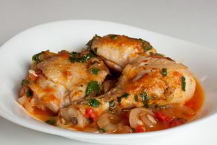 Курица, тушеная с овощами