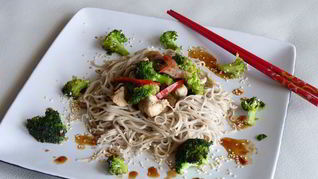 Курица в гнезде