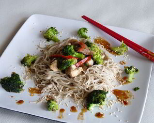 Курица в гнезде