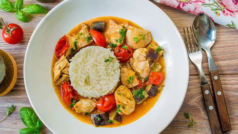 курица в овощном соусе с баклажанами