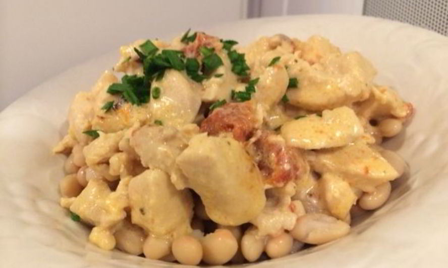 Рецепт курицы в сливочном соусе с фасолью