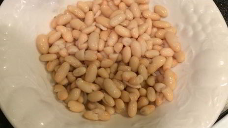 курица в сливочном соусе с фасолью