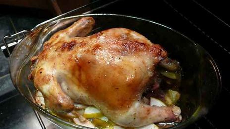 курица запеченая с яблоками