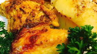 Курица, запеченная с картофелем