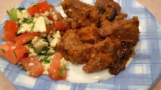 Мясо с черносливом и изюмом