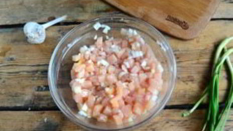 нежные куриные шарики в сливочном соусе