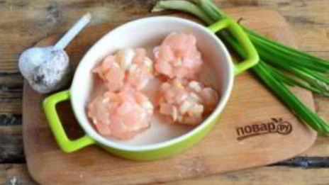 нежные куриные шарики в сливочном соусе