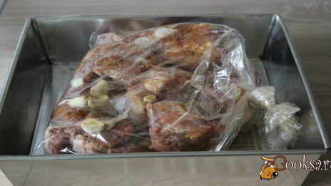 острые свиные ребрышки, запеченные в пакете