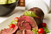 Ростбиф с песто из базилика и вяленых томатов