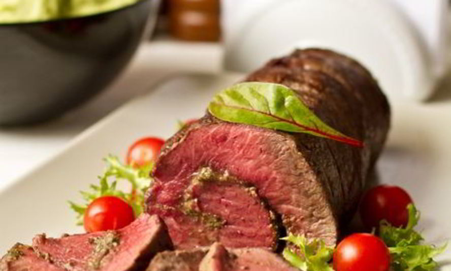 Рецепт ростбифа с песто из базилика и вяленых томатов