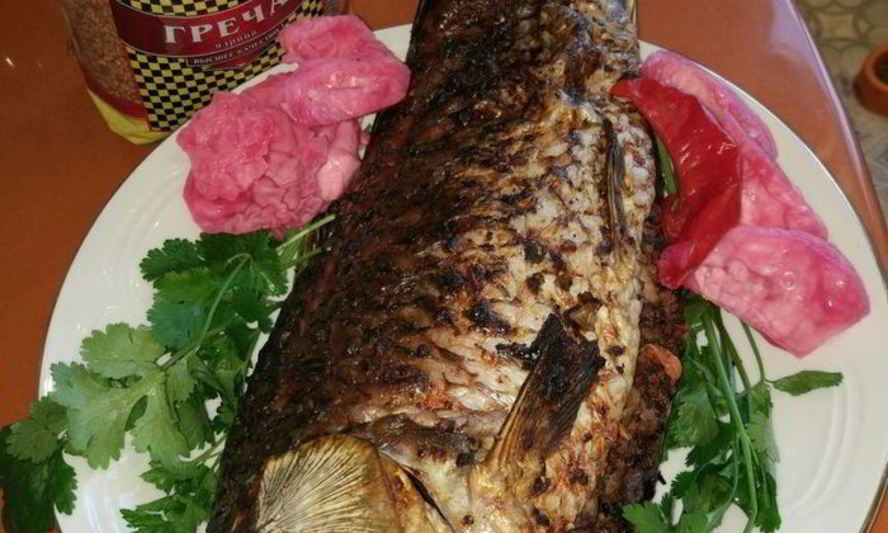 Рецепт сазана, запеченного с гречкой, по-астрахански