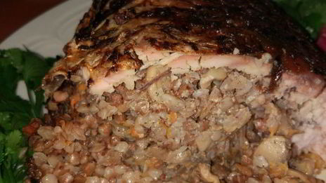 сазан, запеченный с гречкой, по-астрахански