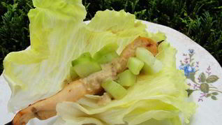 Соте из куриной грудки на гриле, с огурчиками в остром соусе