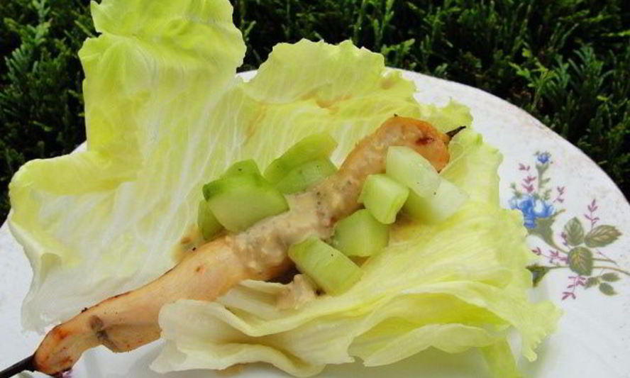 Рецепт соте из куриной грудки на гриле, с огурчиками в остром соусе