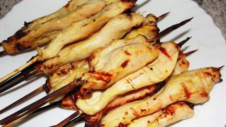 соте из куриной грудки на гриле, с огурчиками в остром соусе