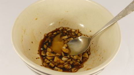 свиная грудинка с чесноком в соево-медовом маринаде в мультиварке