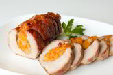 Свиная вырезка, фаршированная курагой
