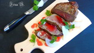 Телятина с винно-смородиновым соусом