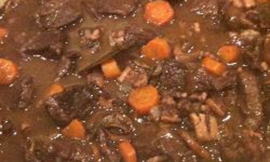 Рецепт тушеной говядины с красным вином