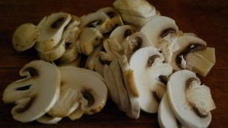 тушеная телятина с грибами