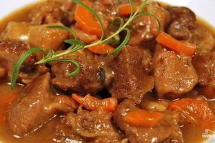 Тушеное мясо с грибами