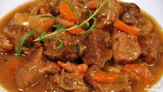 Тушеное мясо с грибами