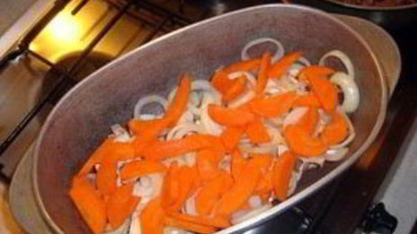 тушеное мясо с грибами