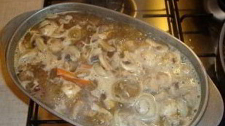 тушеное мясо с грибами