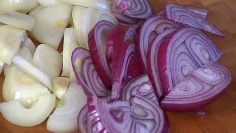 утиные ножки в пряном луковом соусе