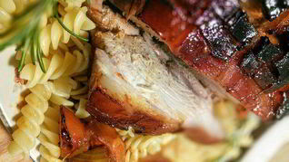 Запеченная свинина с карамелизированной корочкой