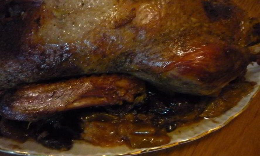 Рецепт запеченной утки с яблоками и черносливом