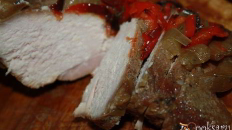 запеченный окорок с яблоками и сладким перцем